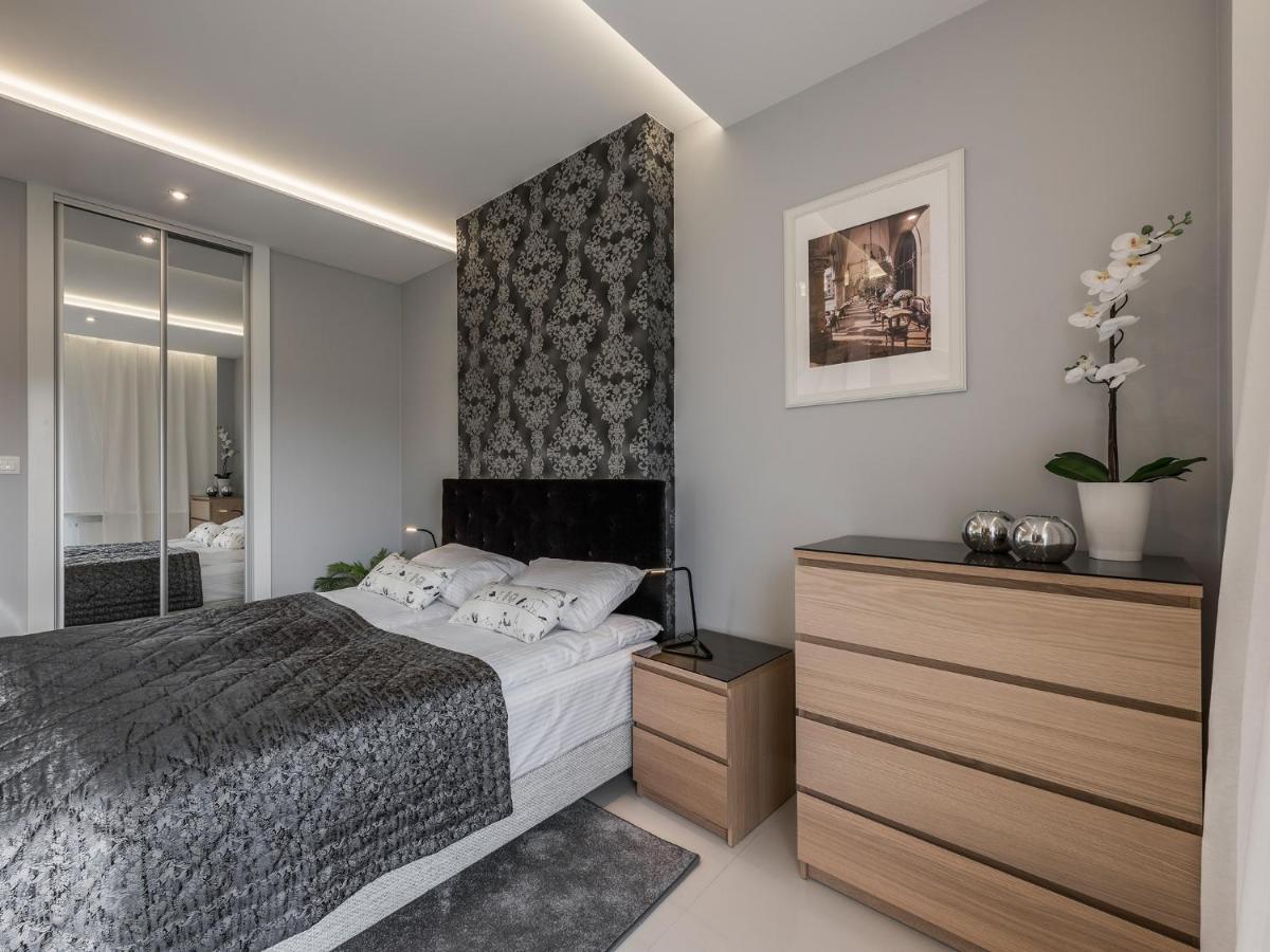 Black Pearl Apartment Cracovia Esterno foto